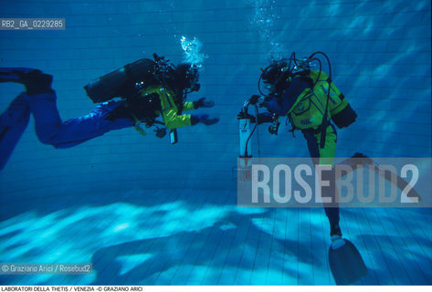 Localizzazione:..VENEZIA CASTELLO ARSENALE..Oggetto:..Soggetto:..THETIS SCIENZA TECNOLOGIA MARE ACQUA /..VASCA PROVE / SUB..Cronologia: ..Definizione Culturale:..   Autore:..   Stile:..   Editori/Stampatori:..   Committenza:..Materia e Tecnica:....Collocazione:..Note:....Riproduzione Fotografica:..Copyright:..Graziano Arici/Rosebud2 .Data:..2000..Costo:..A