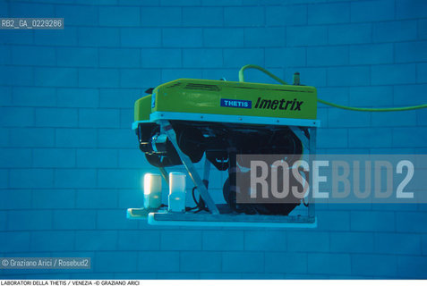 Localizzazione:..VENEZIA CASTELLO ARSENALE..Oggetto:..Soggetto:..THETIS SCIENZA TECNOLOGIA MARE ACQUA /..PHALON VEICOLO PER ISPEZIONI SUBACQUEE..Cronologia: ..Definizione Culturale:..   Autore:..   Stile:..   Editori/Stampatori:..   Committenza:..Materia e Tecnica:....Collocazione:..Note:....Riproduzione Fotografica:..Copyright:..Graziano Arici/Rosebud2 .Data:..2000..Costo:..A