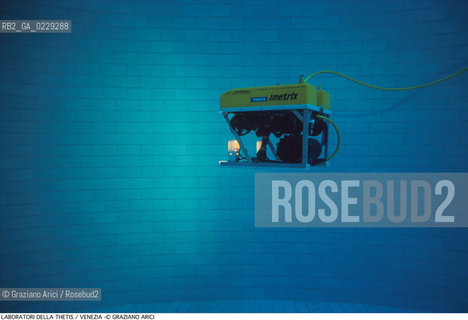 Localizzazione:..VENEZIA CASTELLO ARSENALE..Oggetto:..Soggetto:..THETIS SCIENZA TECNOLOGIA MARE ACQUA /..PHALON VEICOLO PER ISPEZIONI SUBACQUEE..Cronologia: ..Definizione Culturale:..   Autore:..   Stile:..   Editori/Stampatori:..   Committenza:..Materia e Tecnica:....Collocazione:..Note:....Riproduzione Fotografica:..Copyright:..Graziano Arici/Rosebud2 .Data:..2000..Costo:..A