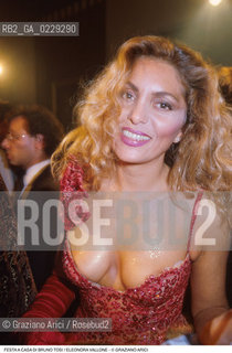 Caption: Caption: Nome: ..FESTA A CASA DI BRUNO TOSI..Descrizione: ..LATTRICE ELEONORA VALLONE / BALLO..Credit: ..Graziano Arici/Rosebud2 .Costo: ..A..Nazione: ..ITALIA..Città: ....Data: ..1987