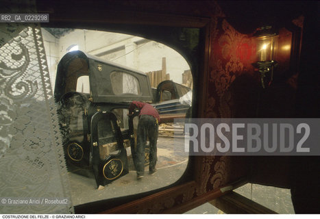 Nome: ..COSTRUZIONE DEL FELZE..Descrizione: ..ARTIGIANATO SQUERO GONDOLA / CANTIERE CREA ALLA GIUDECCA..Credit: ..Graziano Arici/Rosebud2/..Costo: ..A..Nazione: ..ITALIA..Città: ....Data: ..1993