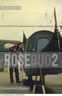 Nome: ..COSTRUZIONE DEL FELZE..Descrizione: ..ARTIGIANATO SQUERO GONDOLA / CANTIERE CREA ALLA GIUDECCA..Credit: ..Graziano Arici/Rosebud2/..Costo: ..A..Nazione: ..ITALIA..Città: ....Data: ..1993