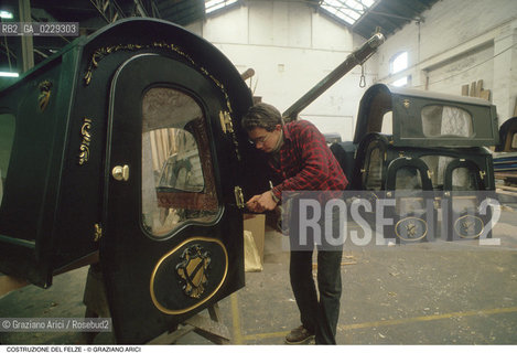 Nome: ..COSTRUZIONE DEL FELZE..Descrizione: ..ARTIGIANATO SQUERO GONDOLA / CANTIERE CREA ALLA GIUDECCA..Credit: ..Graziano Arici/Rosebud2/..Costo: ..A..Nazione: ..ITALIA..Città: ....Data: ..1993