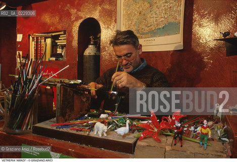 Nome: ..VETRERIA AMADI..Descrizione: ..ARTIGIANATO NEGOZIO LABORATORIO LAVORAZIONE VETRI A LUME / A S. POLO..Credit: ..Graziano Arici/Rosebud2/..Costo: ..A..Nazione: ..ITALIA..Città: ....Data: ..1993