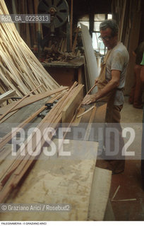 Nome: ..FALEGNAMERIA..Descrizione: ..ARTIGIANATO LAVORAZIONE DEL  LEGNO..Credit: ..Graziano Arici/Rosebud2/..Costo: ..A..Nazione: ..ITALIA..Città: ....Data: ..1993