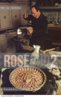 Nome: ..CESELLO IN ARGENTO..Descrizione: ..ARTIGIANATO LABORATORIO..Credit: ..Graziano Arici/Rosebud2/..Costo: ..A..Nazione: ..ITALIA..Città: ....Data: ..1993