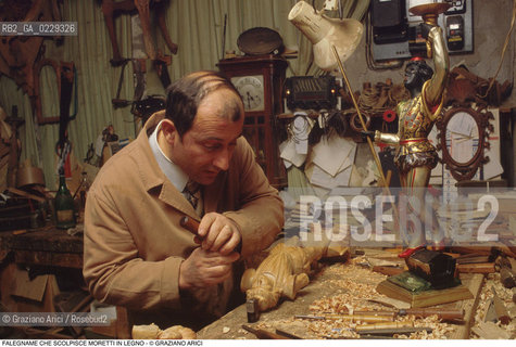 Nome: ..MORETTI..Descrizione: ..ARTIGIANATO LABORATORIO FALEGNAMERIA / A S. POLO..Credit: ..Graziano Arici/Rosebud2/..Costo: ..A..Nazione: ..ITALIA..Città: ....Data: ..1993