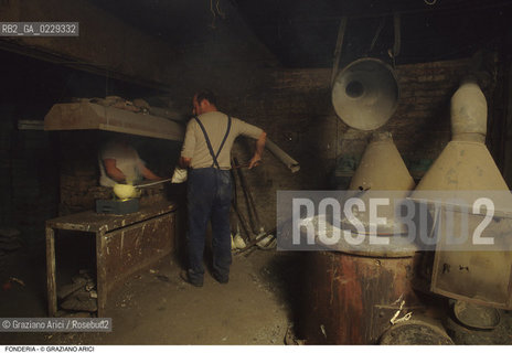 Nome: ..FONDERIA..Descrizione: ..ARTIGIANATO FABBRO / A CANNAREGIO..Credit: ..Graziano Arici/Rosebud2/..Costo: ..A..Nazione: ..ITALIA..Città: ....Data: ..1993
