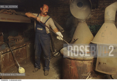 Nome: ..FONDERIA..Descrizione: ..ARTIGIANATO FABBRO / A CANNAREGIO..Credit: ..Graziano Arici/Rosebud2/..Costo: ..A..Nazione: ..ITALIA..Città: ....Data: ..1993