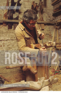 Nome: ..FORCOLE..Descrizione: ..ARTIGIANATO FALEGNAME LAVORAZIONE DEL LEGNO LABORATORIO..Credit: ..Graziano Arici/Rosebud2/..Costo: ..A..Nazione: ..ITALIA..Città: ....Data: ..1993