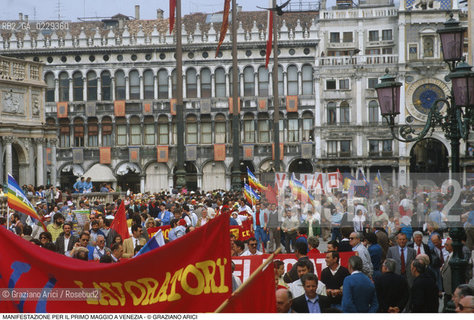 Nome: ..LOTTE OPERAIE ..Descrizione: ..POLITICA LAVORO / PROTESTA MANIFESTAZIONE PCI SINDACATI E CONSIGLI DI FABBRICA PER IL PRIMO MAGGIO IN PIAZZA SAN MARCO / STRISCIONI..Credit: ..Graziano Arici/Rosebud2/..Costo: ..A..Nazione: ..ITALIA..Città: ..VENEZIA..Data: ..1986