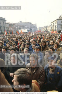 Nome: ..LOTTE OPERAIE ..Descrizione: ..POLITICA LAVORO / PROTESTA MANIFESTAZIONE DI SINDACATI CONSIGLI DI FABBRICA LAVORATORI DI PORTO MARGHERA / STRISCIONI BANDIERE..Credit: ..Graziano Arici/Rosebud2/..Costo: ..A..Nazione: ..ITALIA..Città: ..MESTRE..Data: ..1985