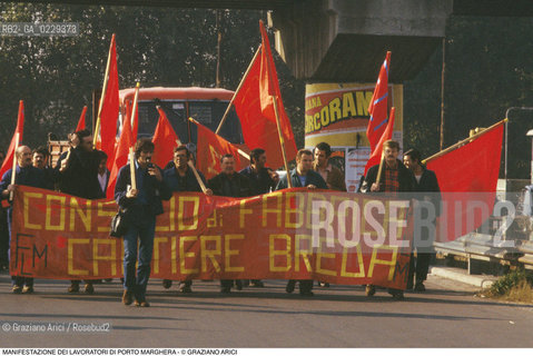 Nome: ..LOTTE OPERAIE ..Descrizione: ..POLITICA LAVORO / PROTESTA MANIFESTAZIONE DI SINDACATI CONSIGLI DI FABBRICA LAVORATORI DI PORTO MARGHERA / STRISCIONI BANDIERE..Credit: ..Graziano Arici/Rosebud2/..Costo: ..A..Nazione: ..ITALIA..Città: ....Data: ..1985