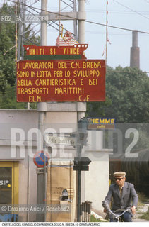 Nome: ..LOTTE OPERAIE ..Descrizione: ..POLITICA LAVORO / CARTELLO DEL CONSIGLIO DI FABBRICA DEL C.N. BREDA..Credit: ..Graziano Arici/Rosebud2/..Costo: ..A..Nazione: ..ITALIA..Città: ..PORTO MARGHERA..Data: ..1993