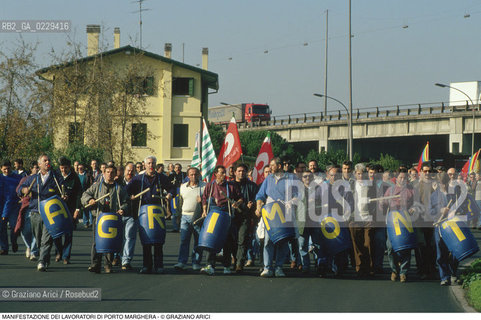Nome: ..LOTTE OPERAIE ..Descrizione: ..POLITICA LAVORO / PROTESTA MANIFESTAZIONE DI SINDACATI CONSIGLI DI FABBRICA LAVORATORI DI PORTO MARGHERA / TAMBURI..Credit: ..Graziano Arici/Rosebud2/..Costo: ..A..Nazione: ..ITALIA..Città: ....Data: ..1996
