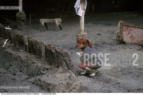Caption: Caption: Localizzazione:..VENEZIA / S. MARCO..Oggetto:..Soggetto:..Palificata trecentesca relativa a sottofondazioni di edifici, rinvenuta durante le indagini archeologiche al di sotto dell’ex Cinema San Marco, effettuate nella seconda metà del 1999..ARCHEOLOGIA..Cronologia: ....Definizione Culturale:..   Autore: ..   Stile: ..   Editori/Stampatori:..   Committenza:..Materia e Tecnica:..Collocazione:..Note:....Riproduzione Fotografica:..Graziano Arici/Rosebud2 .Copyright:..Graziano Arici/Rosebud2 .Data:..2000..Costo:..A