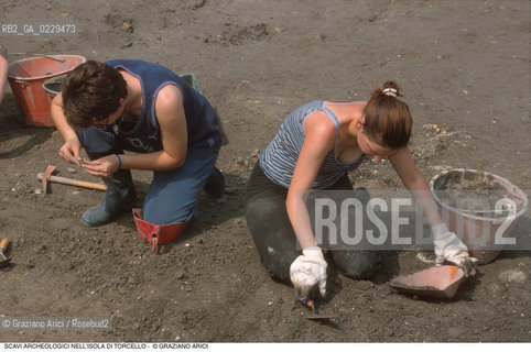 Caption: Caption: Localizzazione:..VENEZIA / TORCELLO..Oggetto:..Soggetto:..SCAVI ARCHEOLOGICI NELLISOLA DI TORCELLO..ARCHEOLOGIA..Cronologia: ....Definizione Culturale:..   Autore: ..   Stile: ..   Editori/Stampatori:..   Committenza:..Materia e Tecnica:..Collocazione:..Note:....Riproduzione Fotografica:..Graziano Arici/Rosebud2 .Copyright:..Graziano Arici/Rosebud2 .Data:..2000..