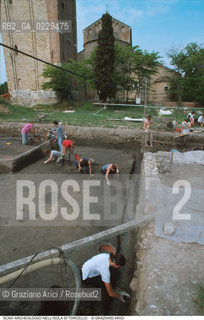 Caption: Caption: Localizzazione:..VENEZIA / TORCELLO..Oggetto:..Soggetto:..SCAVI ARCHEOLOGICI NELLISOLA DI TORCELLO..ARCHEOLOGIA..Cronologia: ....Definizione Culturale:..   Autore: ..   Stile: ..   Editori/Stampatori:..   Committenza:..Materia e Tecnica:..Collocazione:..Note:....Riproduzione Fotografica:..Graziano Arici/Rosebud2 .Copyright:..Graziano Arici/Rosebud2 .Data:..2000..