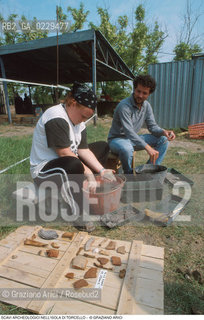 Localizzazione:..VENEZIA / TORCELLO..Oggetto:..Soggetto:..SCAVI ARCHEOLOGICI NELLISOLA DI TORCELLO..ARCHEOLOGIA..Cronologia: ....Definizione Culturale:..   Autore: ..   Stile: ..   Editori/Stampatori:..   Committenza:..Materia e Tecnica:..Collocazione:..Note:....Riproduzione Fotografica:..Graziano Arici/Rosebud2 .Copyright:..Graziano Arici/Rosebud2 .Data:..2000..
