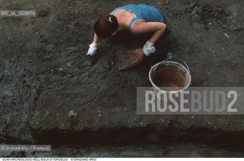 Localizzazione:..VENEZIA / TORCELLO..Oggetto:..Soggetto:..SCAVI ARCHEOLOGICI NELLISOLA DI TORCELLO..ARCHEOLOGIA..Cronologia: ....Definizione Culturale:..   Autore: ..   Stile: ..   Editori/Stampatori:..   Committenza:..Materia e Tecnica:..Collocazione:..Note:....Riproduzione Fotografica:..Graziano Arici/Rosebud2 .Copyright:..Graziano Arici/Rosebud2 .Data:..2000..