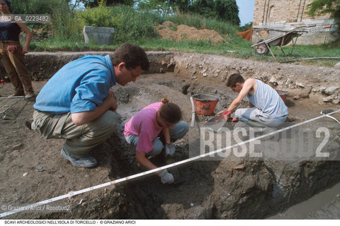Localizzazione:..VENEZIA / TORCELLO..Oggetto:..Soggetto:..SCAVI ARCHEOLOGICI NELLISOLA DI TORCELLO..ARCHEOLOGIA..Cronologia: ....Definizione Culturale:..   Autore: ..   Stile: ..   Editori/Stampatori:..   Committenza:..Materia e Tecnica:..Collocazione:..Note:....Riproduzione Fotografica:..Graziano Arici/Rosebud2 .Copyright:..Graziano Arici/Rosebud2 .Data:..2000..