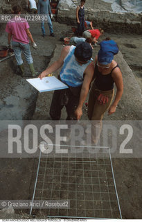 Localizzazione:..VENEZIA / TORCELLO..Oggetto:..Soggetto:..SCAVI ARCHEOLOGICI NELLISOLA DI TORCELLO..ARCHEOLOGIA..Cronologia: ....Definizione Culturale:..   Autore: ..   Stile: ..   Editori/Stampatori:..   Committenza:..Materia e Tecnica:..Collocazione:..Note:....Riproduzione Fotografica:..Graziano Arici/Rosebud2 .Copyright:..Graziano Arici/Rosebud2 .Data:..2000..
