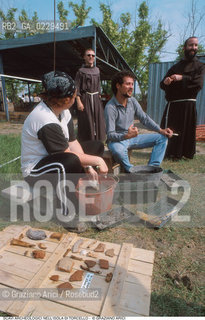 Localizzazione:..VENEZIA / TORCELLO..Oggetto:..Soggetto:..SCAVI ARCHEOLOGICI NELLISOLA DI TORCELLO FRATI..ARCHEOLOGIA..Cronologia: ....Definizione Culturale:..   Autore: ..   Stile: ..   Editori/Stampatori:..   Committenza:..Materia e Tecnica:..Collocazione:..Note:....Riproduzione Fotografica:..Graziano Arici/Rosebud2 .Copyright:..Graziano Arici/Rosebud2 .Data:..2000..