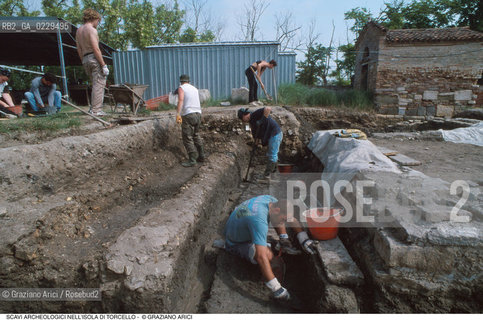 Localizzazione:..VENEZIA / TORCELLO..Oggetto:..Soggetto:..SCAVI ARCHEOLOGICI NELLISOLA DI TORCELLO..ARCHEOLOGIA..Cronologia: ....Definizione Culturale:..   Autore: ..   Stile: ..   Editori/Stampatori:..   Committenza:..Materia e Tecnica:..Collocazione:..Note:....Riproduzione Fotografica:..Graziano Arici/Rosebud2 .Copyright:..Graziano Arici/Rosebud2 .Data:..2000..