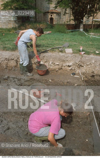 Localizzazione:..VENEZIA / TORCELLO..Oggetto:..Soggetto:..SCAVI ARCHEOLOGICI NELLISOLA DI TORCELLO..ARCHEOLOGIA..Cronologia: ....Definizione Culturale:..   Autore: ..   Stile: ..   Editori/Stampatori:..   Committenza:..Materia e Tecnica:..Collocazione:..Note:....Riproduzione Fotografica:..Graziano Arici/Rosebud2 .Copyright:..Graziano Arici/Rosebud2 .Data:..2000..