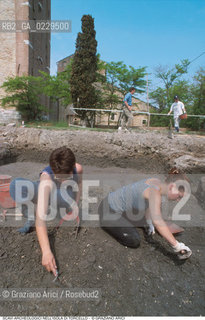 Localizzazione:..VENEZIA / TORCELLO..Oggetto:..Soggetto:..SCAVI ARCHEOLOGICI NELLISOLA DI TORCELLO..ARCHEOLOGIA..Cronologia: ....Definizione Culturale:..   Autore: ..   Stile: ..   Editori/Stampatori:..   Committenza:..Materia e Tecnica:..Collocazione:..Note:....Riproduzione Fotografica:..Graziano Arici/Rosebud2 .Copyright:..Graziano Arici/Rosebud2 .Data:..2000..