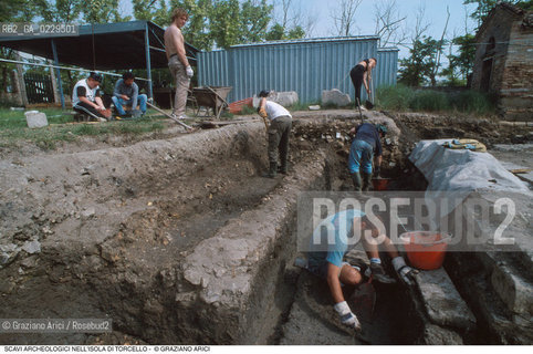 Localizzazione:..VENEZIA / TORCELLO..Oggetto:..Soggetto:..SCAVI ARCHEOLOGICI NELLISOLA DI TORCELLO..ARCHEOLOGIA..Cronologia: ....Definizione Culturale:..   Autore: ..   Stile: ..   Editori/Stampatori:..   Committenza:..Materia e Tecnica:..Collocazione:..Note:....Riproduzione Fotografica:..Graziano Arici/Rosebud2 .Copyright:..Graziano Arici/Rosebud2 .Data:..2000..