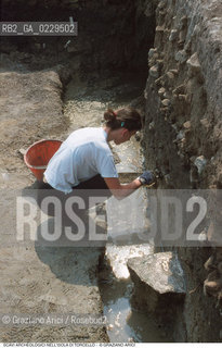 Localizzazione:..VENEZIA / TORCELLO..Oggetto:..Soggetto:..SCAVI ARCHEOLOGICI NELLISOLA DI TORCELLO..ARCHEOLOGIA..Cronologia: ....Definizione Culturale:..   Autore: ..   Stile: ..   Editori/Stampatori:..   Committenza:..Materia e Tecnica:..Collocazione:..Note:....Riproduzione Fotografica:..Graziano Arici/Rosebud2 .Copyright:..Graziano Arici/Rosebud2 .Data:..2000..