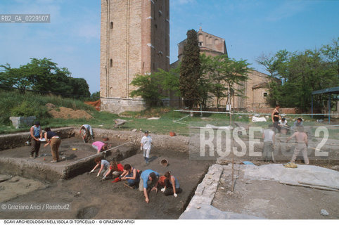 Localizzazione:..VENEZIA / TORCELLO..Oggetto:..Soggetto:..SCAVI ARCHEOLOGICI NELLISOLA DI TORCELLO..ARCHEOLOGIA..Cronologia: ....Definizione Culturale:..   Autore: ..   Stile: ..   Editori/Stampatori:..   Committenza:..Materia e Tecnica:..Collocazione:..Note:....Riproduzione Fotografica:..Graziano Arici/Rosebud2 .Copyright:..Graziano Arici/Rosebud2 .Data:..2000..