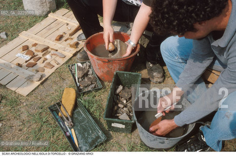 Localizzazione:..VENEZIA / TORCELLO..Oggetto:..Soggetto:..SCAVI ARCHEOLOGICI NELLISOLA DI TORCELLO..ARCHEOLOGIA..Cronologia: ....Definizione Culturale:..   Autore: ..   Stile: ..   Editori/Stampatori:..   Committenza:..Materia e Tecnica:..Collocazione:..Note:....Riproduzione Fotografica:..Graziano Arici/Rosebud2 .Copyright:..Graziano Arici/Rosebud2 .Data:..2000..