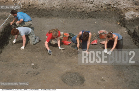 Localizzazione:..VENEZIA / TORCELLO..Oggetto:..Soggetto:..SCAVI ARCHEOLOGICI NELLISOLA DI TORCELLO..ARCHEOLOGIA..Cronologia: ....Definizione Culturale:..   Autore: ..   Stile: ..   Editori/Stampatori:..   Committenza:..Materia e Tecnica:..Collocazione:..Note:....Riproduzione Fotografica:..Graziano Arici/Rosebud2 .Copyright:..Graziano Arici/Rosebud2 .Data:..2000..
