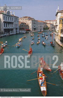 Caption: Localizzazione:..VENEZIA..Oggetto:..Soggetto:..CORTEO BARCHE..Cronologia: ..Definizione Culturale:..   Autore: ..   Stile: ..   Editori/Stampatori:..   Committenza:..Materia e Tecnica:..Collocazione:..Note:..FESTE..Riproduzione Fotografica:..Copyright:..Graziano Arici/Rosebud2 .Data:..1996..Costo:..A
