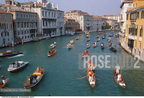 Caption: Localizzazione:..VENEZIA..Oggetto:..Soggetto:..CORTEO BARCHE CANAL GRANDE..Cronologia: ..Definizione Culturale:..   Autore: ..   Stile: ..   Editori/Stampatori:..   Committenza:..Materia e Tecnica:..Collocazione:..Note:..FESTE..Riproduzione Fotografica:..Copyright:..Graziano Arici/Rosebud2 .Data:..1996..Costo:..A