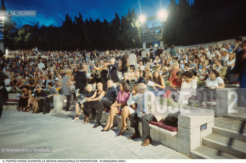 Caption: Localizzazione:..VENEZIA / S. MARCO..Oggetto:..Soggetto:..ISOLA DI S. GIORGIO MAGGIORE / TEATRO VERDE DURANTE LA SERATA INAUGURALE DI RIAPERTURA..Cronologia: ..XX SECOLO..Definizione Culturale:..   Autore: ..LUIGI VIETTI..ANGELO SCATTOLIN..   Stile:....   Editori/Stampatori:..   Committenza:..Materia e Tecnica:..Collocazione:..Note:..MONUMENTALE..Riproduzione Fotografica:..Graziano Arici/Rosebud2 .Copyright:..Graziano Arici/Rosebud2 .Data:..1999..Costo:..A