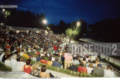Caption: Localizzazione:..VENEZIA / S. MARCO..Oggetto:..Soggetto:..ISOLA DI S. GIORGIO MAGGIORE / TEATRO VERDE DURANTE LA SERATA INAUGURALE DI RIAPERTURA..Cronologia: ..XX SECOLO..Definizione Culturale:..   Autore: ..LUIGI VIETTI..ANGELO SCATTOLIN..   Stile:....   Editori/Stampatori:..   Committenza:..Materia e Tecnica:..Collocazione:..Note:..MONUMENTALE..Riproduzione Fotografica:..Graziano Arici/Rosebud2 .Copyright:..Graziano Arici/Rosebud2 .Data:..1999..Costo:..A