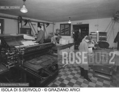 Caption: Nome:..MANICOMIO DI SAN SERVOLO: TIPOGRAFIA....Localizzazione:..VENEZIA / ISOLA DI SAN SERVOLO / LAGUNA SUD..VENICE / THE ISLE OF SAN SERVOLO  / THE SOUTH LAGOON..Soggetto:..MANICOMIO DI SAN SERVOLO ..Cronologia:..SECOLO XX INIZIO / 193?..XXth CENTURY / 193?..Autore:......Stile:......Editori Stampatori:......Committenza:......Materia e Tecnica:......Collocazione:......Note:..DAL 1734 DIVENNE RICOVERO PER MALATTIE MENTALI FINO AL 1979 / DAL1982 OSPITA LA SCUOLA EUROPEA DI ONCOLOGIA E IL CENTRO EUROPEO PER RESTAURATORI / DAL 1996 E SEDE DELLA VENICE INTERNATIONAL UNIVERSITY / RIUSO..FROM 1734 TO 1979 IT WAS USED AS A MENTAL HOSPITAL / IN 1982  IT BECAME THE SEAT OF EUROPEAN SCHOOL OF ONCOLOGY  AND  OF THE EUROPEAN  CENTRE FOR RESTORERS / IN 1996 IT BECAME THE SEAT OF THE VENICE INTERNATIONAL UNIVERSITY /  RE-USE..Riproduzione Fotografica:..O. BERTANI....Copyright:..FONDAZIONE SAN SERVOLO-IRSEC/....Data:..193?....Costo:..A....Key:..ISOLE ABBANDONATE..UNINHABITED ISLANDS