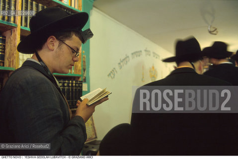 Nome:..GHETTO NOVO :  YESHIVA GEDOLAH LUBAVITCH..SCUOLA RABBINICA..Localizzazione:..VENEZIA / CANNAREGIO / GHETTO NOVO..VENICE / CANNAREGIO  / GHETTO NOVO  ..Soggetto:..TEFFILIN / TALLETH  / LIBRI / PREGHIERA..Cronologia:..Autore:..Stile:..Editori Stampatori:..Committenza:..Materia e Tecnica:..Collocazione:..Note:..Riproduzione Fotografica:..Graziano Arici/Rosebud2  ..Copyright:..Graziano Arici/Rosebud2/  ..Data:..2000..Costo:..A