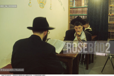 Nome:..GHETTO NOVO :  YESHIVA GEDOLAH LUBAVITCH..SCUOLA RABBINICA..Localizzazione:..VENEZIA / CANNAREGIO / GHETTO NOVO..VENICE / CANNAREGIO  / GHETTO NOVO  ..Soggetto:..TEFFILIN / TALLETH  / LIBRI / PREGHIERA..Cronologia:..Autore:..Stile:..Editori Stampatori:..Committenza:..Materia e Tecnica:..Collocazione:..Note:..Riproduzione Fotografica:..Graziano Arici/Rosebud2  ..Copyright:..Graziano Arici/Rosebud2/  ..Data:..2000..Costo:..A