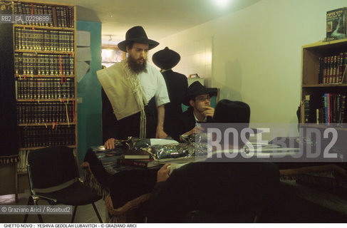 Nome:..GHETTO NOVO :  YESHIVA GEDOLAH LUBAVITCH..SCUOLA RABBINICA..Localizzazione:..VENEZIA / CANNAREGIO / GHETTO NOVO..VENICE / CANNAREGIO  / GHETTO NOVO  ..Soggetto:..TEFFILIN / TALLETH  / LIBRI / PREGHIERA..Cronologia:..Autore:..Stile:..Editori Stampatori:..Committenza:..Materia e Tecnica:..Collocazione:..Note:..Riproduzione Fotografica:..Graziano Arici/Rosebud2  ..Copyright:..Graziano Arici/Rosebud2/  ..Data:..2000..Costo:..A