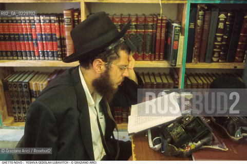 Nome:..GHETTO NOVO :  YESHIVA GEDOLAH LUBAVITCH..SCUOLA RABBINICA..Localizzazione:..VENEZIA / CANNAREGIO / GHETTO NOVO..VENICE / CANNAREGIO  / GHETTO NOVO  ..Soggetto:..TEFFILIN / TALLETH  / LIBRI / PREGHIERA..Cronologia:..Autore:..Stile:..Editori Stampatori:..Committenza:..Materia e Tecnica:..Collocazione:..Note:..Riproduzione Fotografica:..Graziano Arici/Rosebud2  ..Copyright:..Graziano Arici/Rosebud2/  ..Data:..2000..Costo:..A