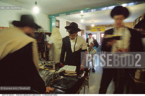 Nome:..GHETTO NOVO :  YESHIVA GEDOLAH LUBAVITCH..SCUOLA RABBINICA..Localizzazione:..VENEZIA / CANNAREGIO / GHETTO NOVO..VENICE / CANNAREGIO  / GHETTO NOVO  ..Soggetto:..TEFFILIN / TALLETH  / LIBRI / PREGHIERA..Cronologia:..Autore:..Stile:..Editori Stampatori:..Committenza:..Materia e Tecnica:..Collocazione:..Note:..Riproduzione Fotografica:..Graziano Arici/Rosebud2  ..Copyright:..Graziano Arici/Rosebud2/  ..Data:..2000..Costo:..A