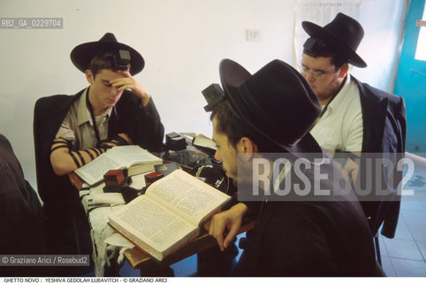 Nome:..GHETTO NOVO :  YESHIVA GEDOLAH LUBAVITCH..SCUOLA RABBINICA..Localizzazione:..VENEZIA / CANNAREGIO / GHETTO NOVO..VENICE / CANNAREGIO  / GHETTO NOVO  ..Soggetto:..TEFFILIN / TALLETH  / LIBRI / PREGHIERA..Cronologia:..Autore:..Stile:..Editori Stampatori:..Committenza:..Materia e Tecnica:..Collocazione:..Note:..Riproduzione Fotografica:..Graziano Arici/Rosebud2  ..Copyright:..Graziano Arici/Rosebud2/  ..Data:..2000..Costo:..A