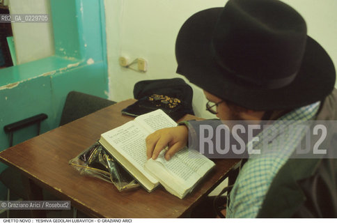 Nome:..GHETTO NOVO :  YESHIVA GEDOLAH LUBAVITCH..SCUOLA RABBINICA..Localizzazione:..VENEZIA / CANNAREGIO / GHETTO NOVO..VENICE / CANNAREGIO  / GHETTO NOVO  ..Soggetto:..TEFFILIN / TALLETH  / LIBRI / PREGHIERA..Cronologia:..Autore:..Stile:..Editori Stampatori:..Committenza:..Materia e Tecnica:..Collocazione:..Note:..Riproduzione Fotografica:..Graziano Arici/Rosebud2  ..Copyright:..Graziano Arici/Rosebud2/  ..Data:..2000..Costo:..A