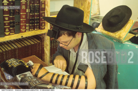 Nome:..GHETTO NOVO :  YESHIVA GEDOLAH LUBAVITCH..SCUOLA RABBINICA..Localizzazione:..VENEZIA / CANNAREGIO / GHETTO NOVO..VENICE / CANNAREGIO  / GHETTO NOVO  ..Soggetto:..TEFFILIN / TALLETH  / LIBRI / PREGHIERA..Cronologia:..Autore:..Stile:..Editori Stampatori:..Committenza:..Materia e Tecnica:..Collocazione:..Note:..Riproduzione Fotografica:..Graziano Arici/Rosebud2  ..Copyright:..Graziano Arici/Rosebud2/  ..Data:..2000..Costo:..A