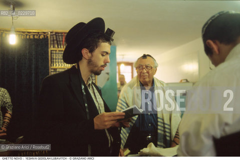 Nome:..GHETTO NOVO :  YESHIVA GEDOLAH LUBAVITCH..SCUOLA RABBINICA..Localizzazione:..VENEZIA / CANNAREGIO / GHETTO NOVO..VENICE / CANNAREGIO  / GHETTO NOVO  ..Soggetto:..TEFFILIN / TALLETH  / LIBRI / PREGHIERA..Cronologia:..Autore:..Stile:..Editori Stampatori:..Committenza:..Materia e Tecnica:..Collocazione:..Note:..Riproduzione Fotografica:..Graziano Arici/Rosebud2  ..Copyright:..Graziano Arici/Rosebud2/  ..Data:..2000..Costo:..A