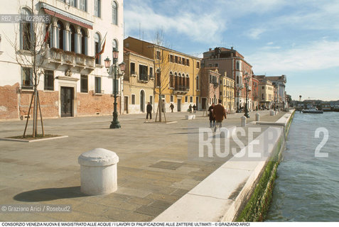 Nome: ..CONSORZIO VENEZIA NUOVA E MAGISTRATO ALLE ACQUE ..Descrizione: ..LAVORI DI PALIFICAZIONE ALLE ZATTERE ULTIMATI..Credit: ..Graziano Arici/Rosebud2 .Costo: ....Nazione: ..ITALIA..Città: ..VENEZIA..Data: ..1999....